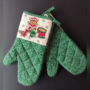 Green Holiday Oven Mitts with Bear Design